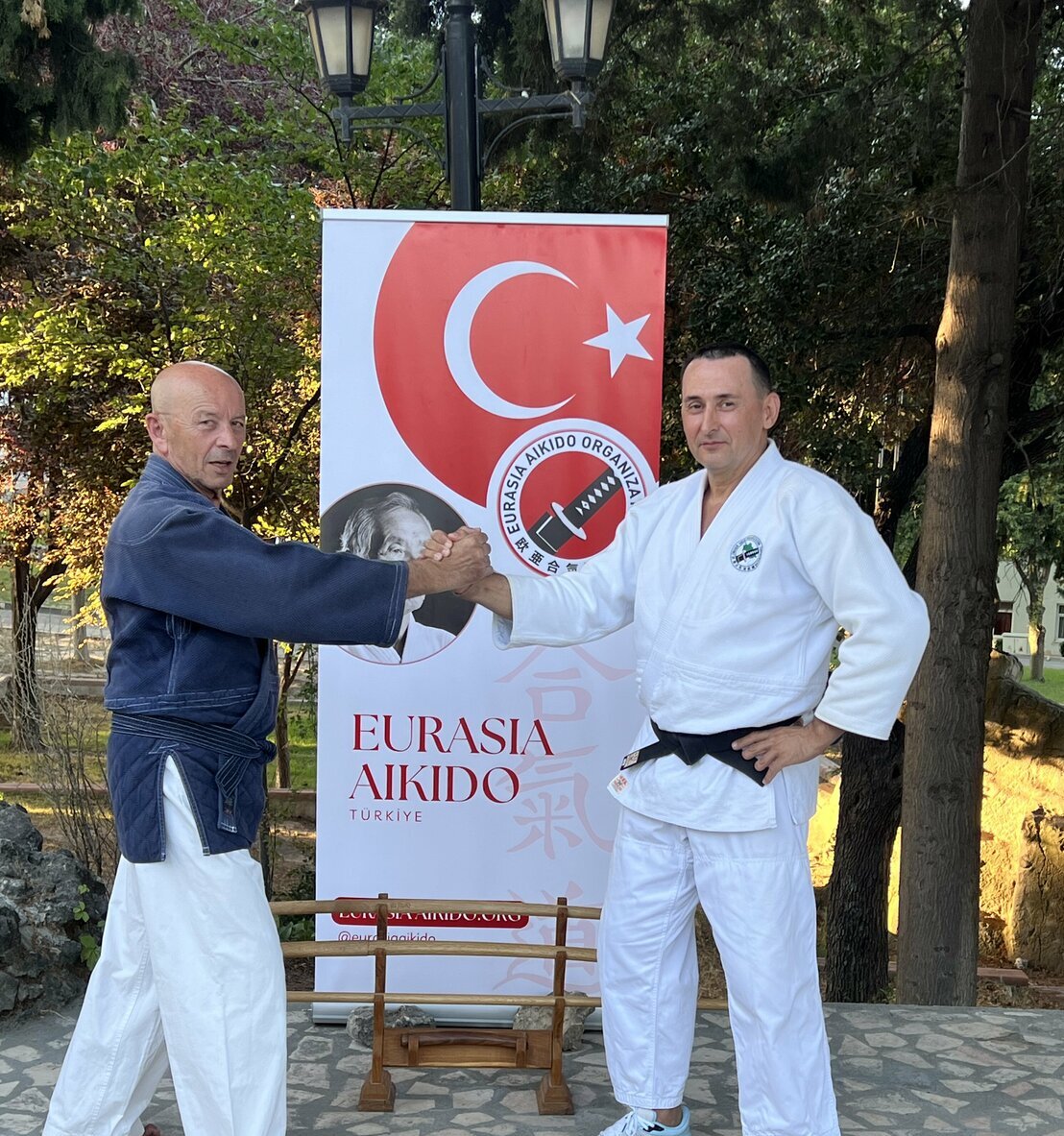 &nbsp; &nbsp; <span style="font-style: italic;">&nbsp;</span><span style="font-weight: bold;">Юрий Мартыненко&nbsp; &nbsp; 7 Дан Eurasia Aikido</span>&nbsp;&nbsp;<span style="font-weight: bold; font-style: italic;">Технический директор,инструктор международного класса. Тренер представительства Организации Евразия Айкидо в Туркменистане&nbsp; </span>&nbsp;<br>